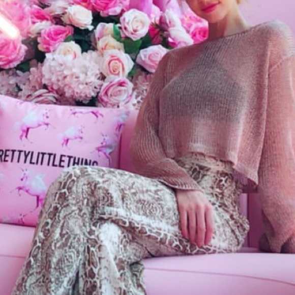 PrettyLittleThing Tops - PrettyLittleThing long sleeve crop top Size M